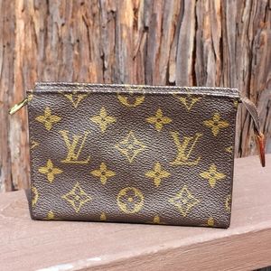 LOUIS VUITTON Monogram Toiletry Pouch 15